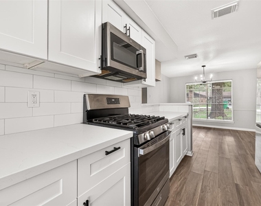 3318 Kentwood Drive - Photo Thumbnail 14