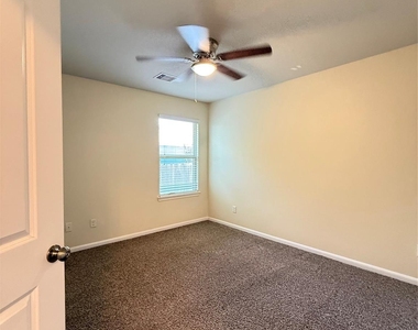 1134 Shadow Glenn Drive - Photo Thumbnail 7