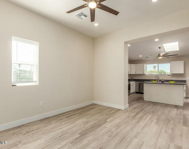 814 S 1st Avenue - Photo Thumbnail 5