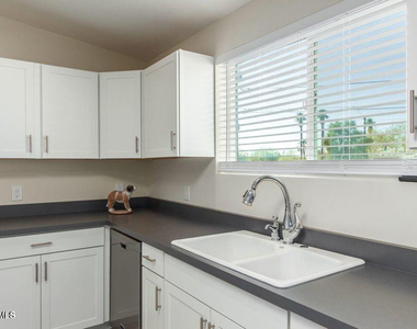 814 S 1st Avenue - Photo Thumbnail 11