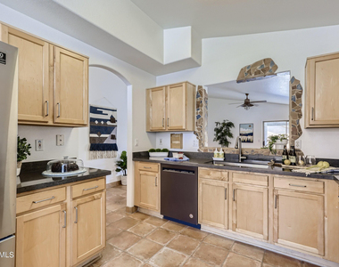 5770 W Seldon Lane - Photo Thumbnail 9