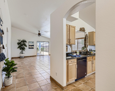 5770 W Seldon Lane - Photo Thumbnail 8