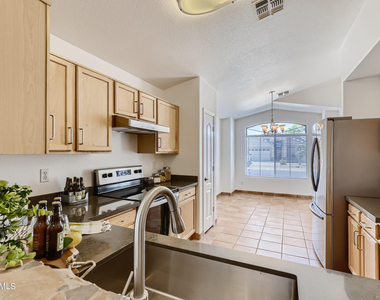 5770 W Seldon Lane - Photo Thumbnail 14