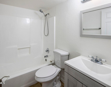 3823 N 23rd Drive - Photo Thumbnail 5