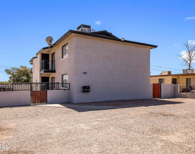 3823 N 23rd Drive - Photo Thumbnail 2