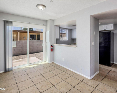 3823 N 23rd Drive - Photo Thumbnail 4