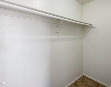 3823 N 23rd Drive - Photo Thumbnail 11