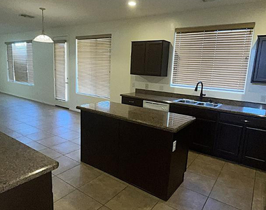 12124 N 142nd Drive - Photo Thumbnail 5
