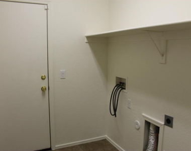 12124 N 142nd Drive - Photo Thumbnail 7