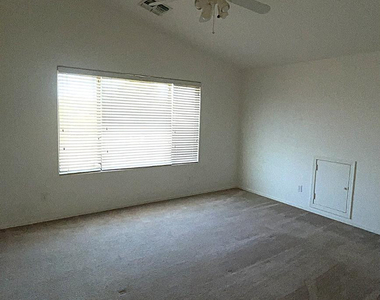12124 N 142nd Drive - Photo Thumbnail 14