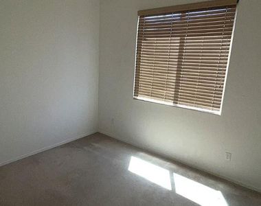 12124 N 142nd Drive - Photo Thumbnail 10