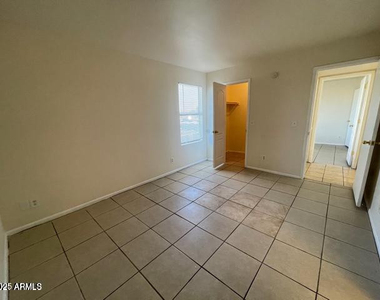 4325 N 21st Drive - Photo Thumbnail 8