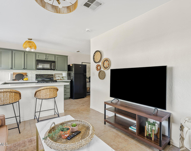 4028 E Lewis 1b Avenue - Photo Thumbnail 2