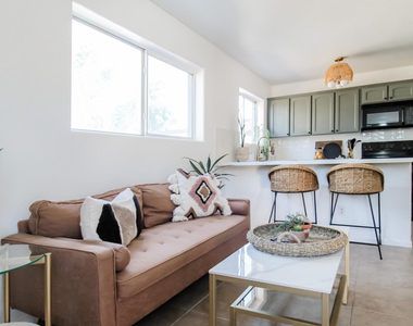 4028 E Lewis 1b Avenue - Photo Thumbnail 4