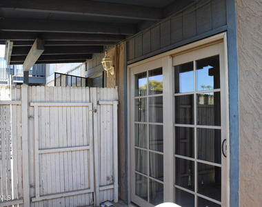 286 W Palomino Drive - Photo Thumbnail 10