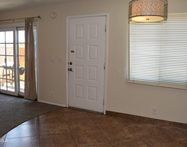 286 W Palomino Drive - Photo Thumbnail 4
