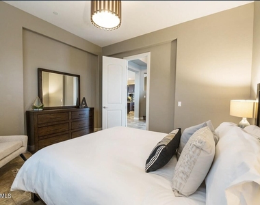 8502 E Amelia Avenue - Photo Thumbnail 17