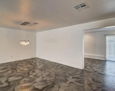 8144 E Fairmount Avenue - Photo Thumbnail 14