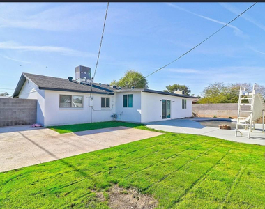 8144 E Fairmount Avenue - Photo Thumbnail 2