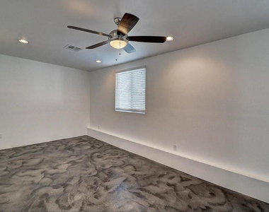 8144 E Fairmount Avenue - Photo Thumbnail 5