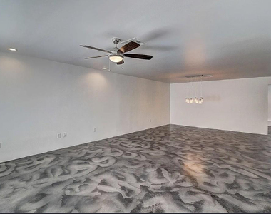 8144 E Fairmount Avenue - Photo Thumbnail 11