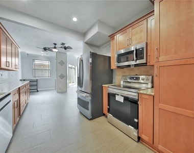 652 N Eldridge Parkway - Photo Thumbnail 5