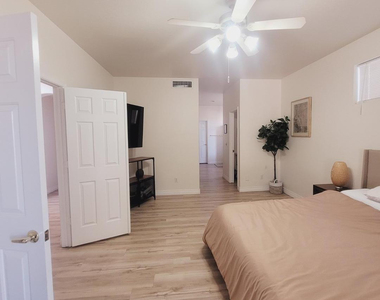 8720 W Kathleen Road - Photo Thumbnail 15
