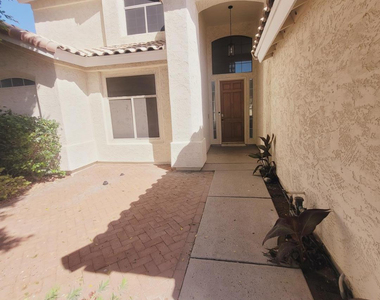 8720 W Kathleen Road - Photo Thumbnail 1