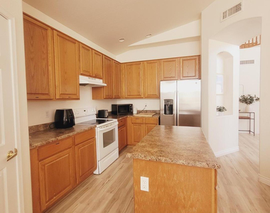 8720 W Kathleen Road - Photo Thumbnail 5