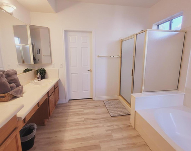 8720 W Kathleen Road - Photo Thumbnail 17