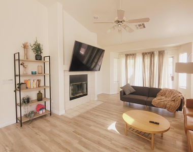 8720 W Kathleen Road - Photo Thumbnail 8