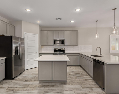 19532 N 27th Place - Photo Thumbnail 11