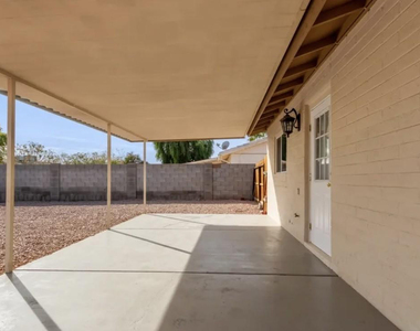 6421 W Carol Avenue - Photo Thumbnail 16