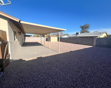 6421 W Carol Avenue - Photo Thumbnail 8