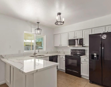 6421 W Carol Avenue - Photo Thumbnail 3