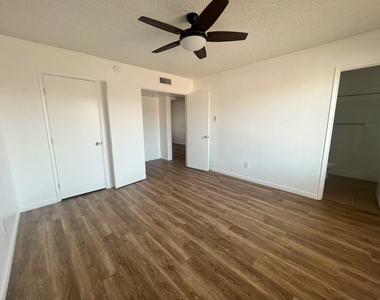 6421 W Carol Avenue - Photo Thumbnail 25