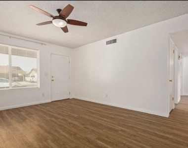 6421 W Carol Avenue - Photo Thumbnail 9