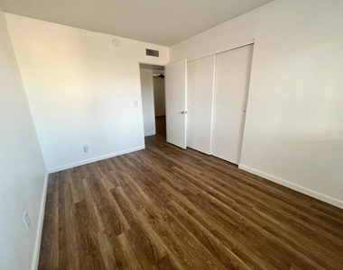 6421 W Carol Avenue - Photo Thumbnail 12