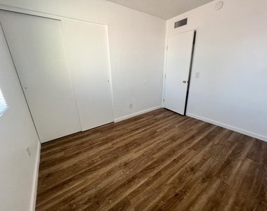 6421 W Carol Avenue - Photo Thumbnail 13