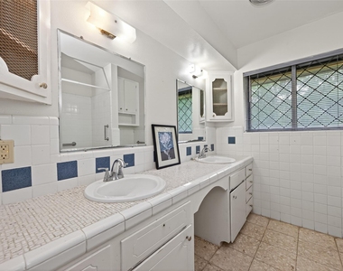 1701 Mistletoe Lane - Photo Thumbnail 26
