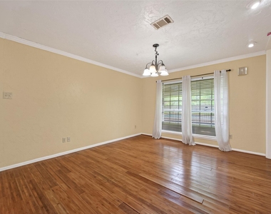 1701 Mistletoe Lane - Photo Thumbnail 18