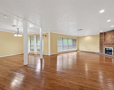 1701 Mistletoe Lane - Photo Thumbnail 15