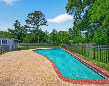 1701 Mistletoe Lane - Photo Thumbnail 28
