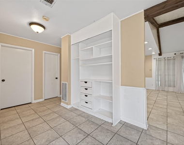 1701 Mistletoe Lane - Photo Thumbnail 13