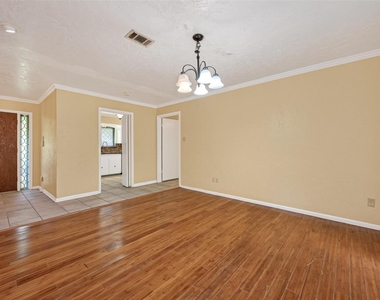 1701 Mistletoe Lane - Photo Thumbnail 17