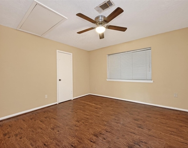 1701 Mistletoe Lane - Photo Thumbnail 25