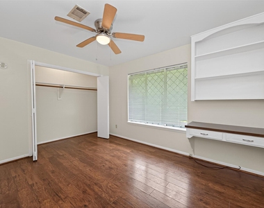 1701 Mistletoe Lane - Photo Thumbnail 23