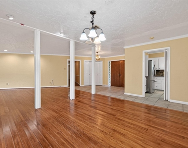 1701 Mistletoe Lane - Photo Thumbnail 16