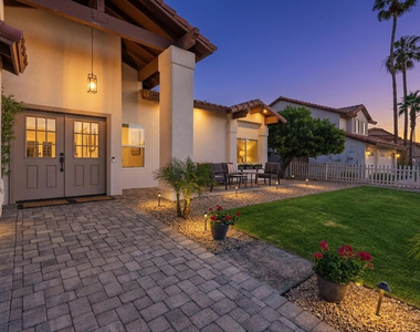 5623 E Claire Drive - Photo Thumbnail 8