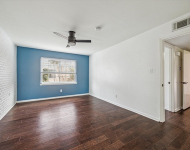 2744 Briarhurst Drive - Photo Thumbnail 5